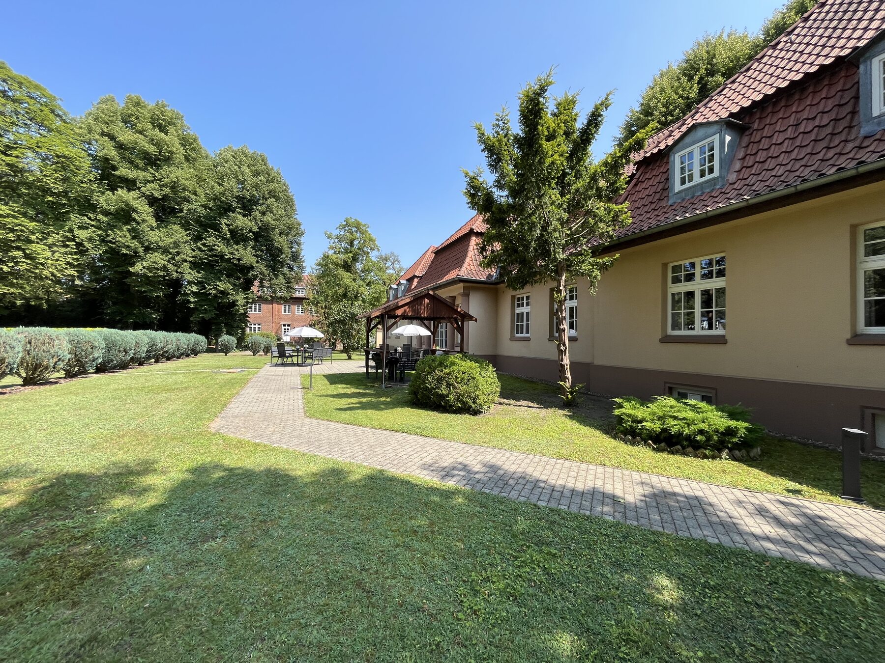 Remise der VITA Ferienresidenz Neu Kaliss im weitlaeufigen Garten